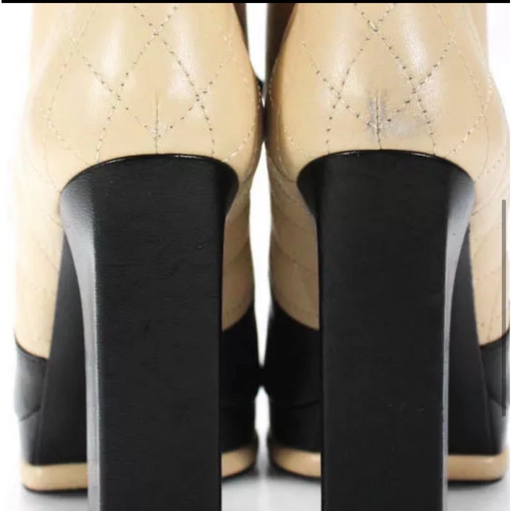 CHANEL lamb skin quilted booties - Picture 4 of 7